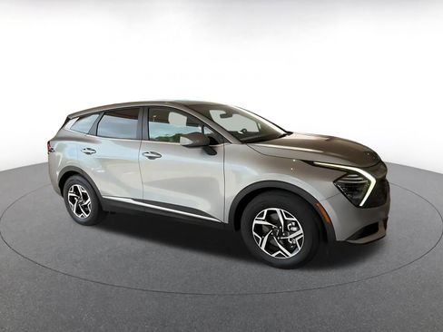 Used 2025 Kia Sportage LX image 2