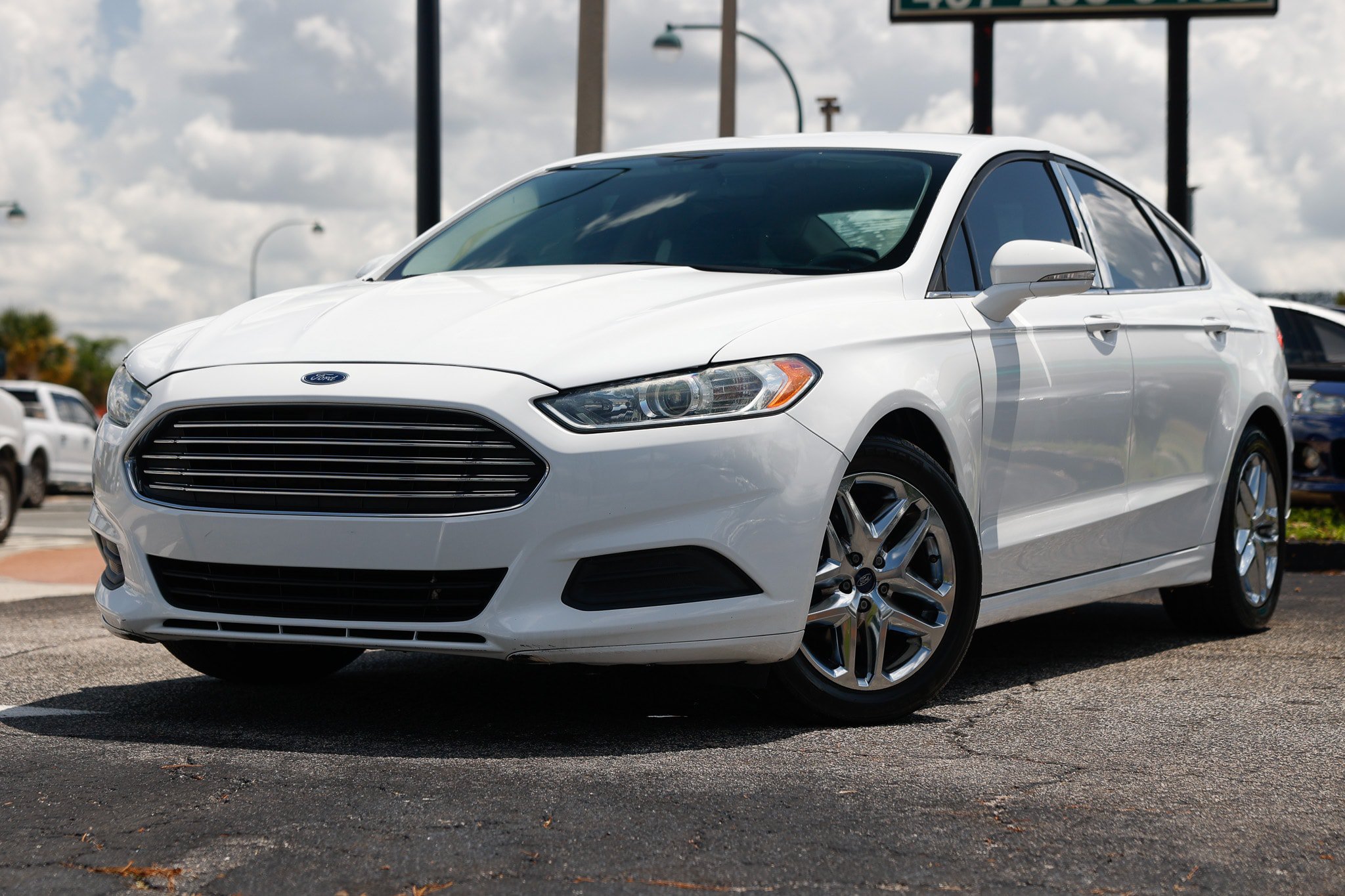 Used 2016 Ford Fusion SE FWD image 1