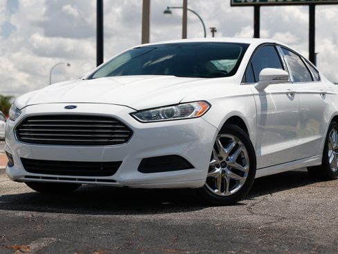 Used 2016 Ford Fusion SE FWD image 1