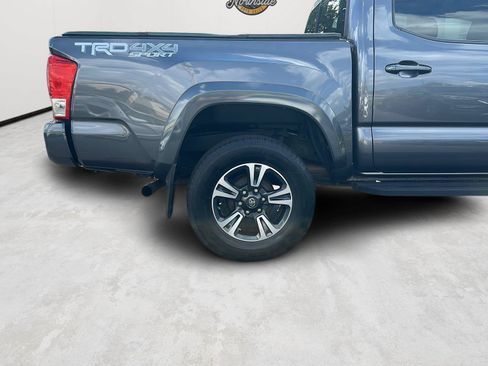 Used 2017 Toyota Tacoma TRD Sport AWD/4WD image 27