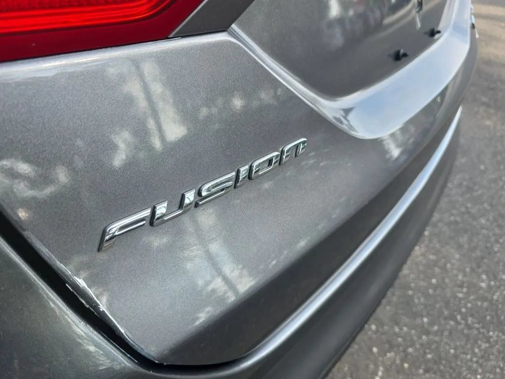 Used 2014 Ford Fusion SE FWD image 11