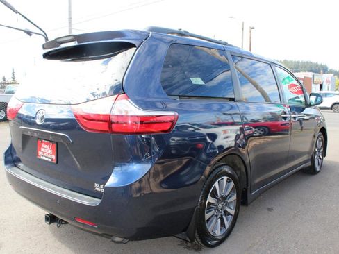 Used 2019 Toyota Sienna XLE w/ XLE Navigation Package image 6
