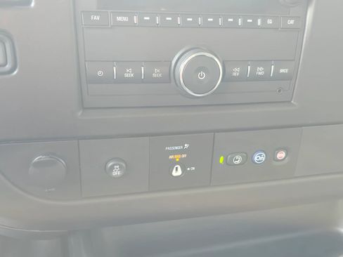 Used 2020 Chevrolet Express 2500 image 28