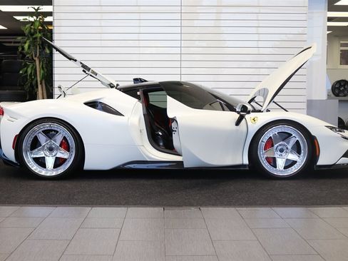 Used 2022 Ferrari SF90 Stradale image 33