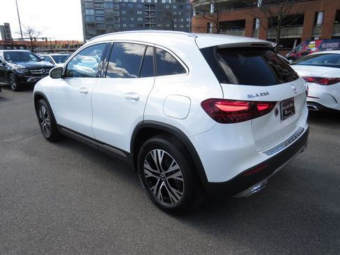 Used 2025 Mercedes-Benz GLA 250 GLA 250 4MATIC image 2