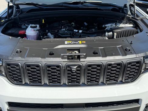 Certified 2023 Jeep Grand Cherokee L Limited w/ Luxury Tech Group II image 26