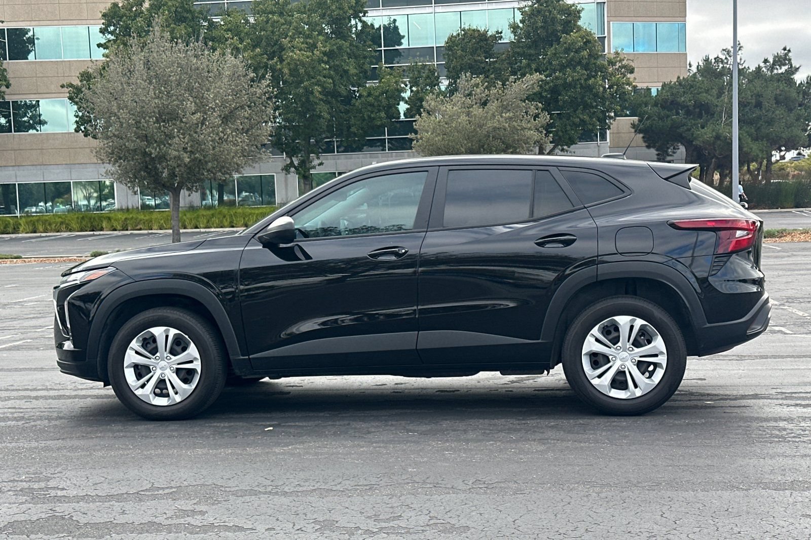 Used 2024 Chevrolet Trax LS FWD image 7