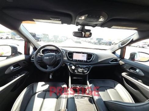 Used 2024 Chrysler Pacifica Limited w/ S Appearance Package FWD image 21