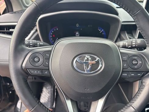 Used 2022 Toyota Corolla Cross XLE w/ Convenience Package AWD/4WD image 17