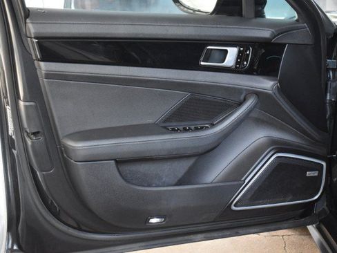 Used 2020 Porsche Panamera image 29