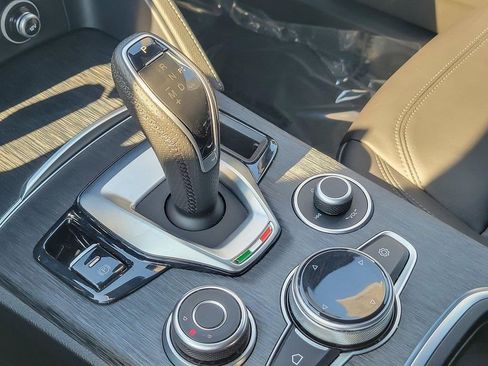 Used 2022 Alfa Romeo Stelvio Sprint image 15