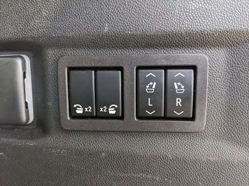 Used 2024 GMC Yukon Denali image 47