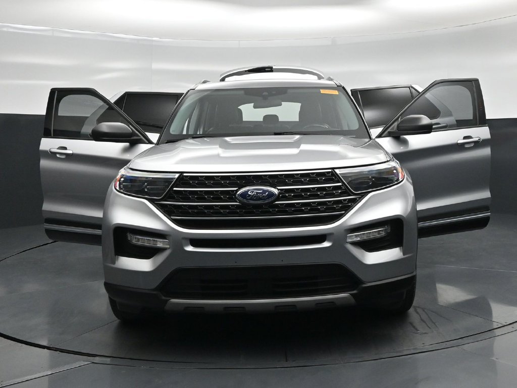 Used 2021 Ford Explorer XLT w/ Equipment Group 202A RWD image 26