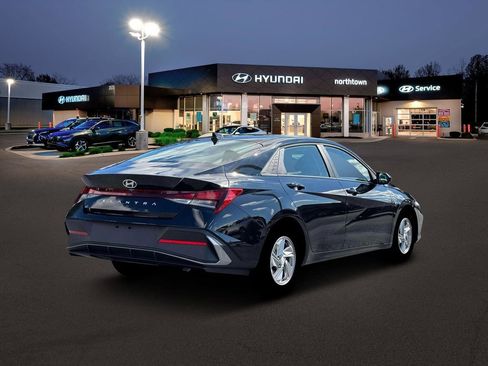 New 2026 Hyundai Elantra SE image 7
