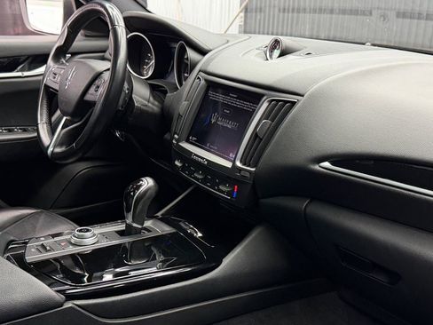 Used 2018 Maserati Levante image 17