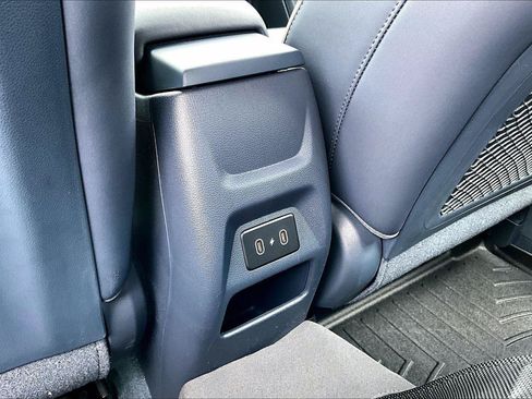 Used 2024 Hyundai Venue Limited FWD image 32