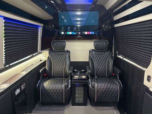 Used 2021 Mercedes-Benz Sprinter 3500 image 25