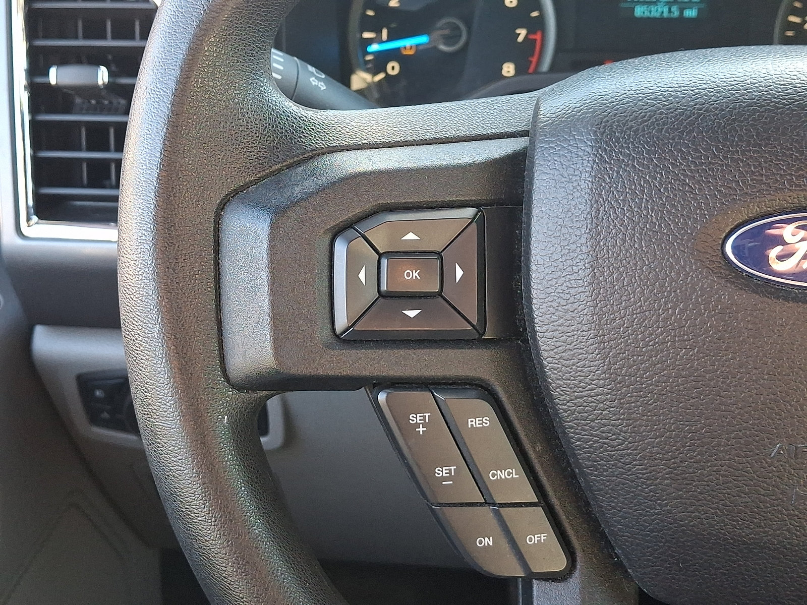 Used 2015 Ford F150 XLT AWD/4WD image 17