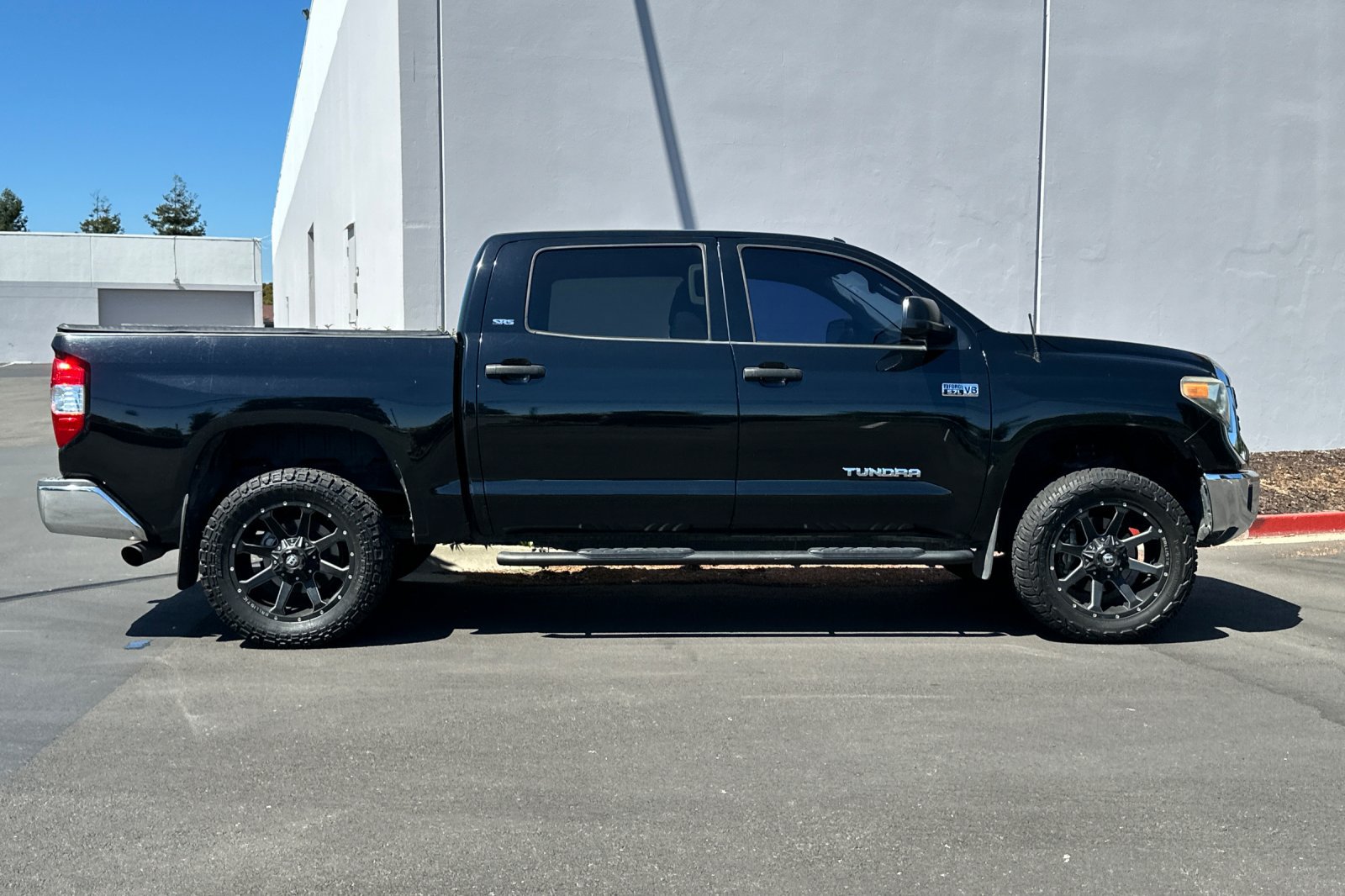 Used 2018 Toyota Tundra SR5 w/ SR5 Upgrade Package RWD image 3