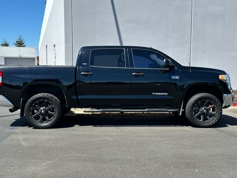 Used 2018 Toyota Tundra SR5 w/ SR5 Upgrade Package RWD image 3