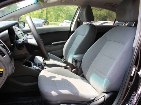 Used 2017 Kia Forte LX FWD image 23