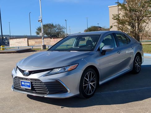 Used 2023 Toyota Camry XLE image 8