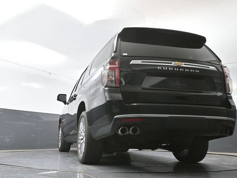 Used 2023 Chevrolet Suburban High Country AWD/4WD image 32