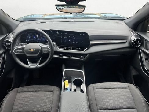 Used 2025 Chevrolet Equinox LT w/ Safety and Technology Package FWD image 10