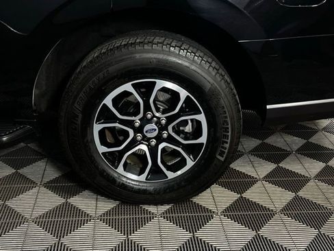 Used 2024 Ford Expedition XLT image 11