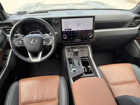 Used 2024 Lexus GX 550 w/ Accessory Package (2T) AWD/4WD image 14