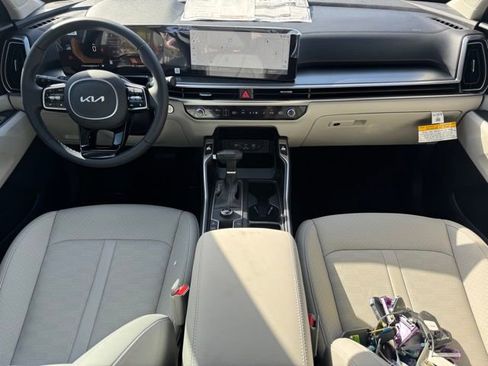 Used 2025 Kia Sorento S w/ Panoramic Sunroof Package image 17