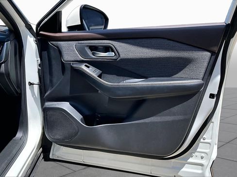 Certified 2023 Nissan Rogue SV FWD image 22