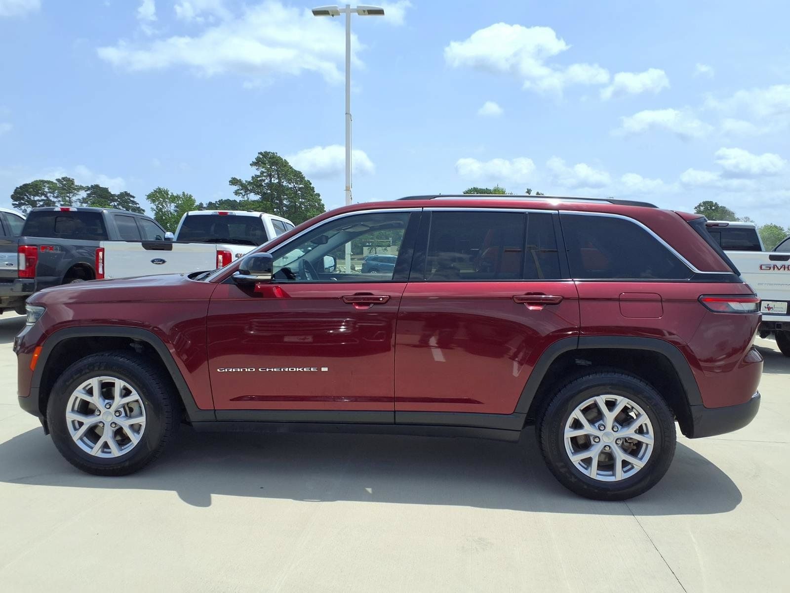 Used 2022 Jeep Grand Cherokee Limited AWD/4WD image 9