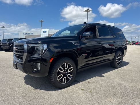 Used 2024 GMC Yukon AT4 w/ AT4 Premium Package AWD/4WD image 2