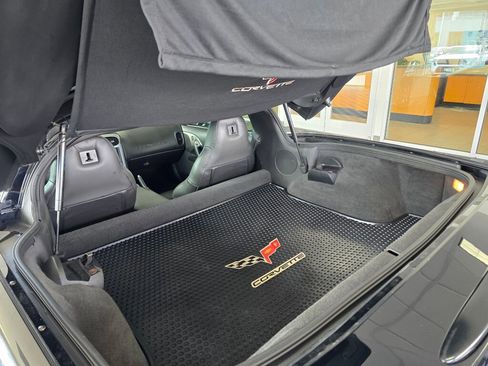 Used 2006 Chevrolet Corvette Coupe w/ Preferred Equipment Group RWD image 15