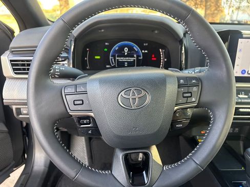 Certified 2025 Toyota Camry SE w/ Convenience Package image 14