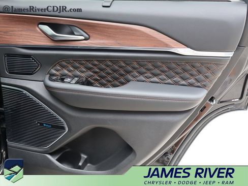 Used 2023 Jeep Grand Cherokee Summit w/ Luxury Tech Group V AWD/4WD image 11