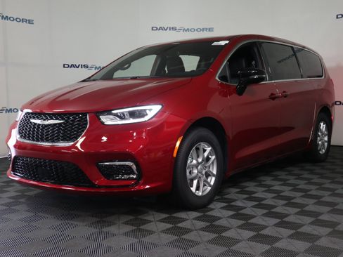 New 2026 Chrysler Pacifica Select image 12
