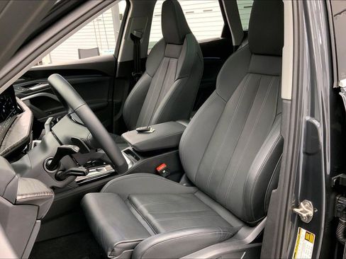 Certified 2025 Audi Q5 2.0T Premium Plus w/ Premium Plus image 17