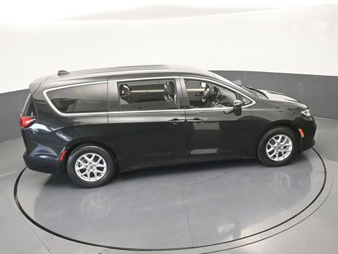 Used 2023 Chrysler Pacifica Touring-L FWD image 50