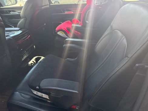 Used 2023 Jeep Wagoneer L Series III w/ Premium Group I image 5