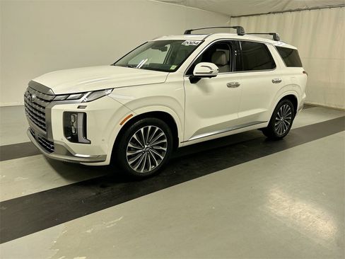 Used 2024 Hyundai Palisade Calligraphy image 5
