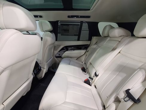 New 2026 Land Rover Range Rover SE AWD/4WD image 6