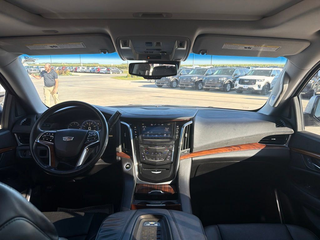 Used 2015 Cadillac Escalade Luxury RWD image 17
