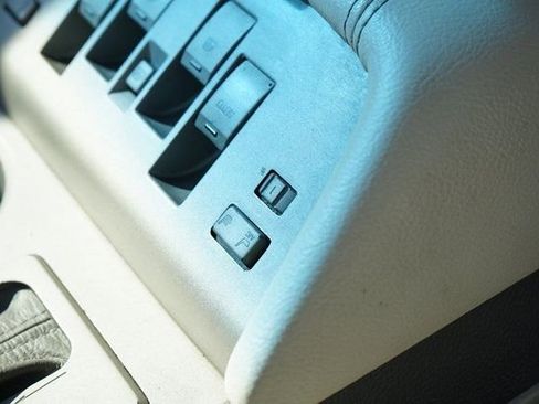 Used 2004 Lincoln Navigator Luxury image 17