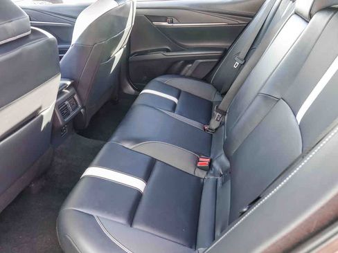 Used 2025 Toyota Camry SE image 17