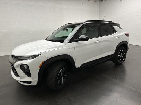 Used 2022 Chevrolet TrailBlazer RS w/ Technology Package AWD/4WD image 4