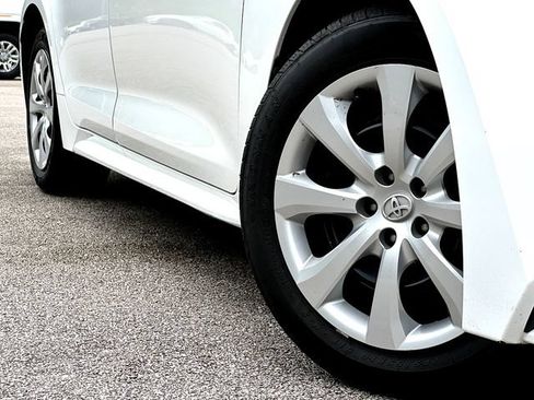 Used 2024 Toyota Corolla LE FWD image 2