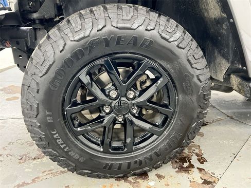 Used 2018 Jeep Wrangler Sport image 24