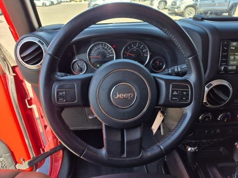 Used 2018 Jeep Wrangler Unlimited Sahara AWD/4WD image 9